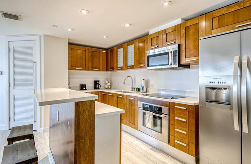 South Pointe Apartment | Spacious condo - rooftop pool & incredible location - dog-friendly