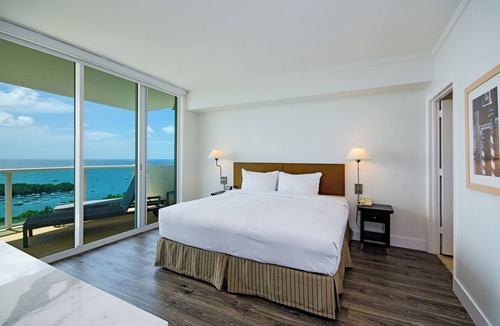 Coconut Grove Hotel | Spacious Condo's at Coconut Grove Hotel with Wrap-around Balcony