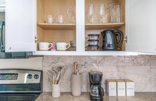 Driftwood House | Spacious, Cozy Stay Near Hard Rock Casino –Feel at Home, Hot Tub!