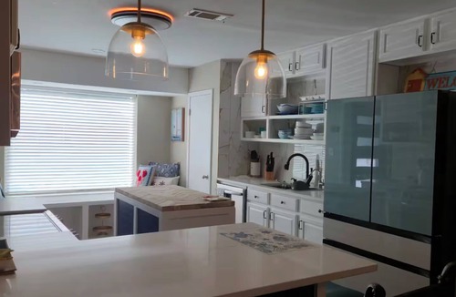 Wright House | Spacious Cul-de-Sac Retreat w/2 Master Suites