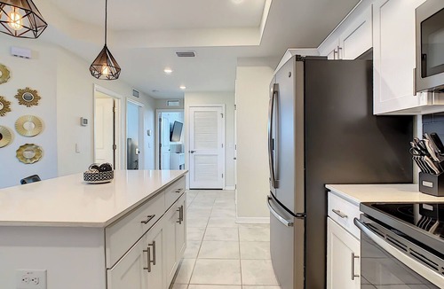 Kissimmee Apartment | Spacious End-Unit Condo | Modern Open Floor Plan w/Elegant Décor & Full Comfort | Minutes to Disney