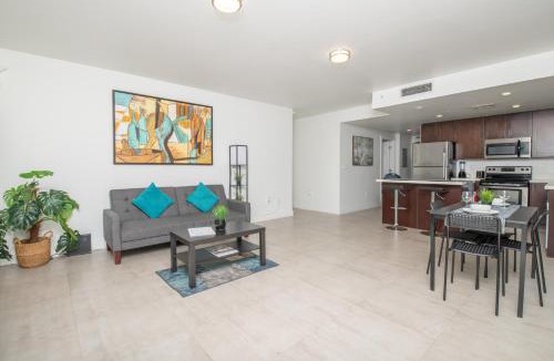 Royal Poinciana Apartment | Spacious entire Apartment with Free Parking