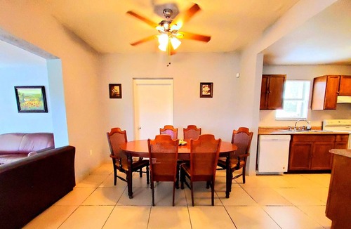 Princeton House | Spacious & Expansive Miami Home With Free Parking