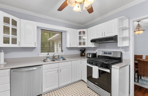 Mobile House | Spacious Family Home—Midtown Mobile; Huge Backyard; Pet friendly