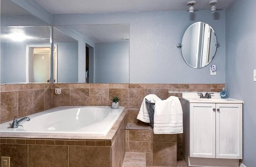 Oak Hill House | Spacious Family-sized Home in Central Location