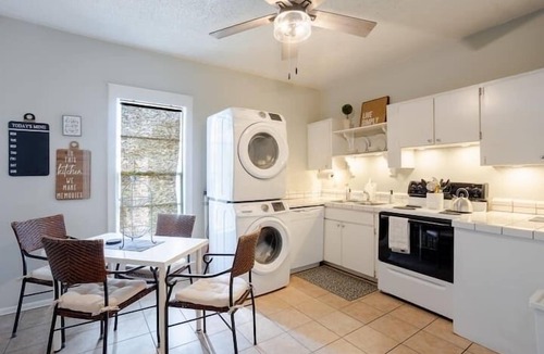 Hyde Park Apartment | Spacious Hyde Park Apartment