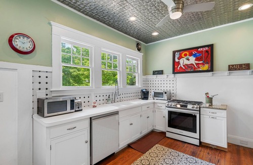 Historic Hyde Park North House | Spacious Hyde Park Retreat on Packwood