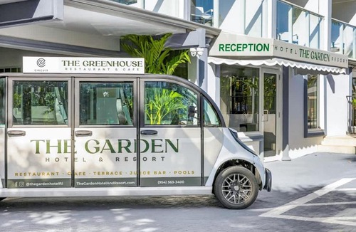 Galt Mile Hotel | Spacious King Suite in Fort Lauderdale