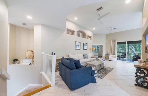 North Naples Condo | Spacious Lakefront Condo in Gated North Naples.Near Beach & Mercato