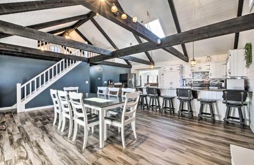 Massillon House | Spacious Massillon Log Cabin w/Fire Pit!