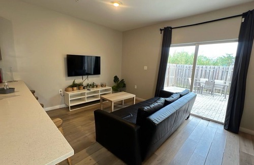 Golden Glades House | Spacious Miami Townhouse with Free Parking