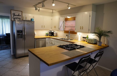 Odessa House | Spacious Mid-Century Modern 3BR 2BT