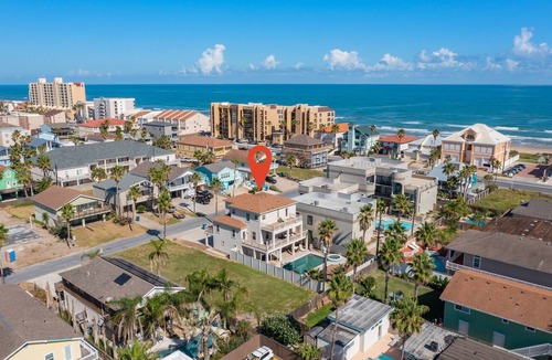 South Padre Island House | Spacious, Modern Home with Large Private Pool & Hot Tub! Dog friendly!