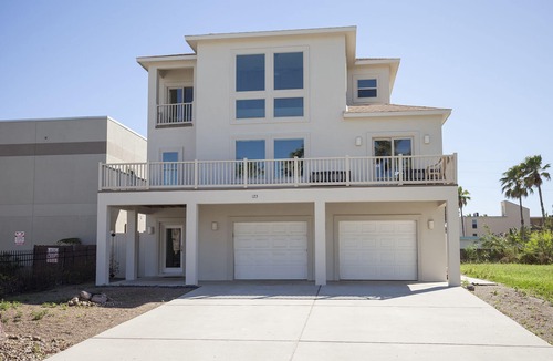 South Padre Island House | Spacious, Modern Home with Large Private Pool & Hot Tub! Dog friendly!