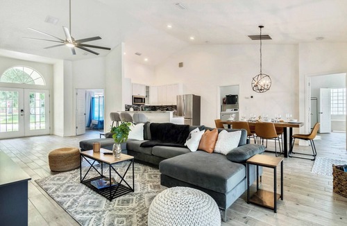 Bridgewater Crossing House | Spacious, modern 4-bedroom house with private pool!