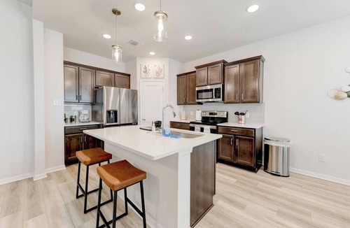 Troy Apartment | Spacious Modern 5 beds House in Troy