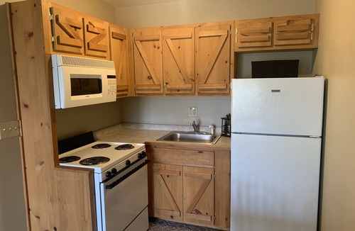 Helen Cabin | Spacious mountain home in Helen Georgia! Innsbruck community HOT TUB! FIRE PIT!