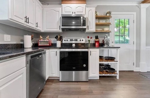 Cleveland House | Spacious Open Concept 3 bedroom Retreat. Beautiful Modern Wood Finished Design