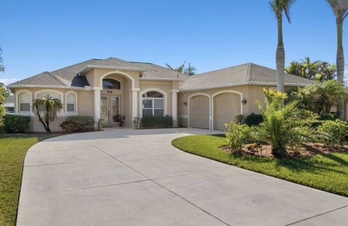 Fort Myers House | Spacious “Perfect Cape Escape” in SE Cape Coral ! Pet Friendly!