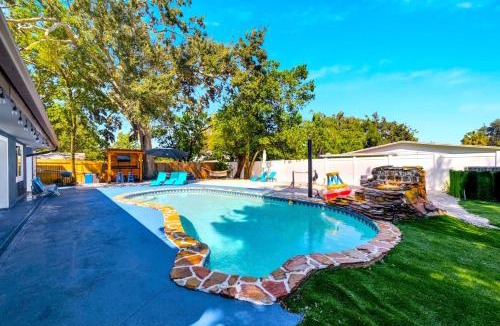 Lake Magdalene House | Spacious pool home minutes to downtown and all attractions