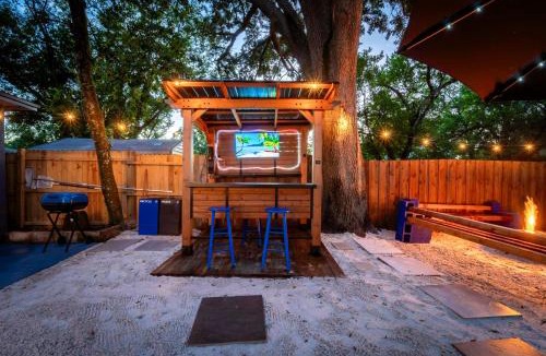Lake Magdalene House | Spacious pool home minutes to downtown and all attractions