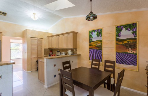 Lake Worth House | Spacious property in a quiet neighborhood, 30% discount for stays over 28 days