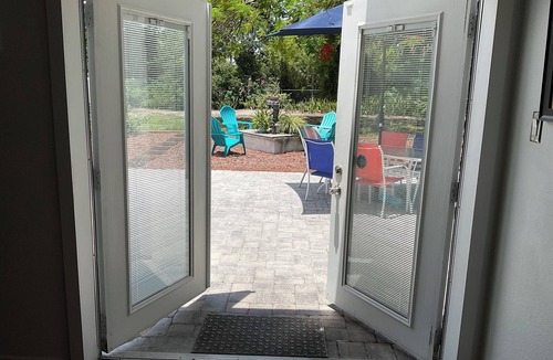 Melbourne House | Spacious ranch 7 minutes to the beach/airport, 3in1 game table , Pet friendly