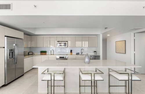 Hallandale Beach Condo | Spacious Resort Condo: Modern Comforts & Miami Vibes - 25 min to FIFA!