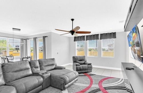 St Johns River Estates House | Spacious Resort-Style Getaway by St. Johns River!