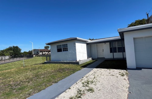 Fort Lauderdale House | Spacious Retreat- 10 mins to FLL Airport/beach