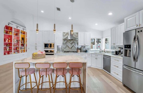 Sunrise House | Spacious Sunrise Stadium Getaway | 4BR & Hot Tub