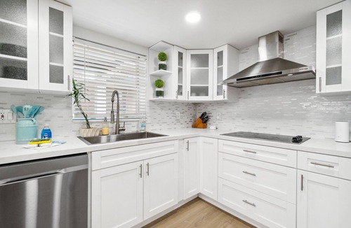 Holiday Beach House | Spacious Tropical Vibes Beach House w/Private Hot Tub, Short Walk to the Beach!