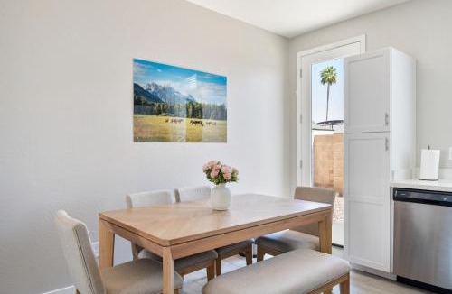 Glendale Apartment | Spacious Two Bedroom Two Bathroom with Free Parking and Cozy Beds