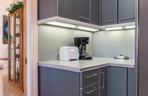 Galt Mile House | Spacious house walking distance to the beach