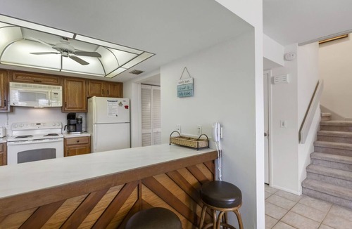 Siesta Key Condo | Spacious vacation rental condo with lagoon views, beach access, and pool