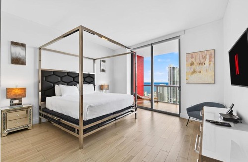 Hallandale Beach Apartment | Spacious VIP Penthouse with Ocean & Intracoastal Views, Private Entry, Resort Amenities - 25 min to FIFA!