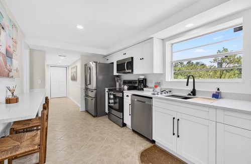 Palmetto House | Spacious Waterfront Home Sleeps 16 7BR FamilyFave