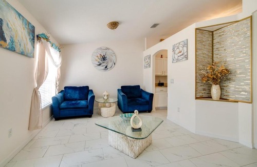 Candler House | SPACIOUS & Welcoming 3 Bdrm Home, Cozy, PET FRIENDLY in Quiet Neighborhood