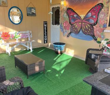 Interchange Square Apartment | Spacious & well maintained house in sunny Palm Bay