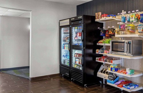 Glendale Hotel | Spark by Hilton Glendale Phoenix North
