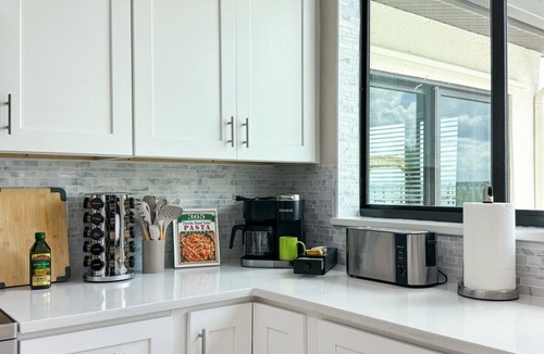 Charlotte Harbor House | Special Event Retreat 5BR 4BA Hot Tub Sleep 16