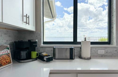 Charlotte Harbor House | Special Event Retreat 5BR 4BA Hot Tub Sleep 16