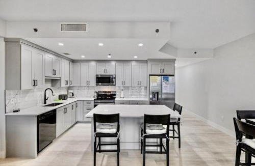 Panama City Beach Apartment | Spectacular 1BD Resort Condo! Amazing Gulf Views! Free Beach Chairs! by Dolce Vita Getaways PCB