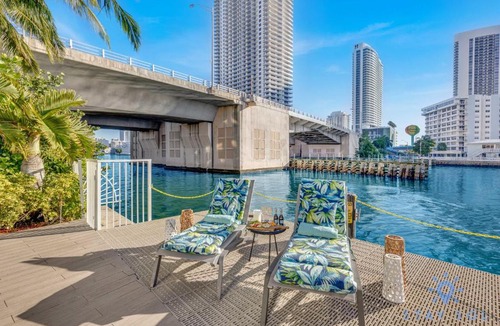 Hallandale Beach Apartment | Spectacular 1BR Resort Pool Gym Near Beach