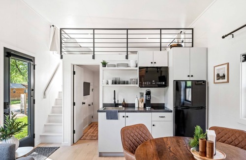 Bull Creek Cabin | Spectacular Modern Style Tiny House in Branson, Missouri