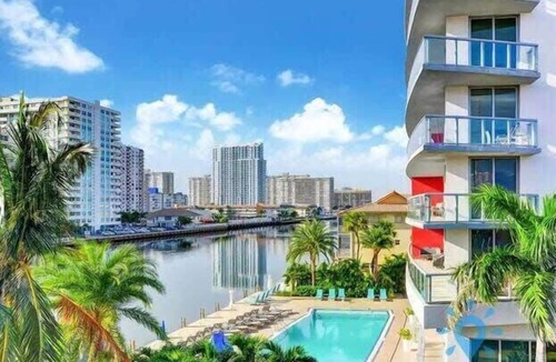 Hallandale Beach Apartment | Spectacular View w/Balcony+Pool|Near Beach