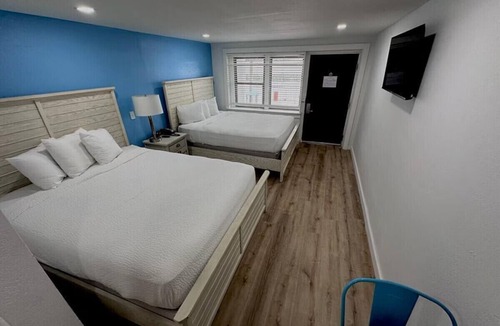 South Padre Island Hotel | SPI 2 Double Suite:Private Beach, Volleyball & Bar