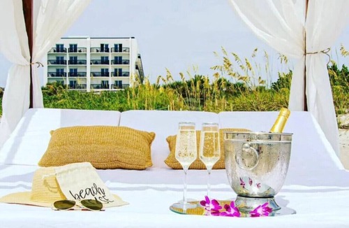 South Padre Island Hotel | SPI King Suite: Private Beach, Volleyball & Bar