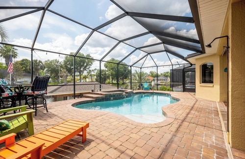 Palm Harbor Cottage | Splashing Dolphins by Distinctive Beach Rentals