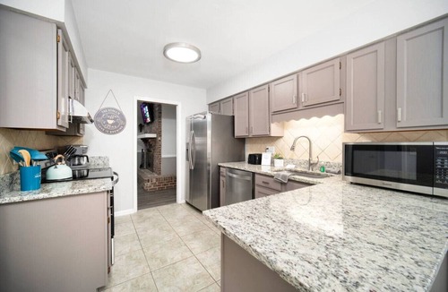 Del Rio House | ~Spring Bliss Sleeps 13 Heated Pool~